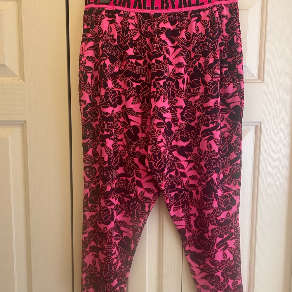 Hot pink Zumba calf length haram pants.